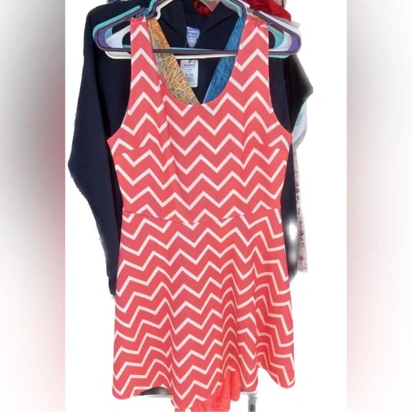 Junior size Large dresses - Picture 2 of 3